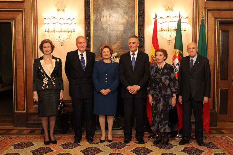 King Juan Carlos and Queen Sofia with Portuguese President Anibal Cavaco Silva, su esposa, Maria Alves da Silva, Italian President Giorgio Napolitano and their wives. © Casa de S.M. el Rey / Borja Fotógrafos