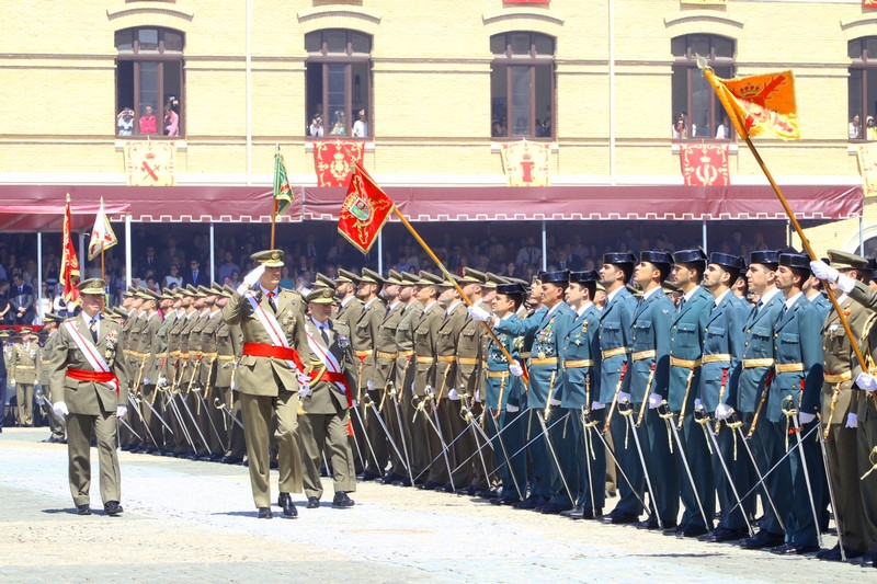 King Felipe welcomes recruits at the Zaragoza Military Academy. 