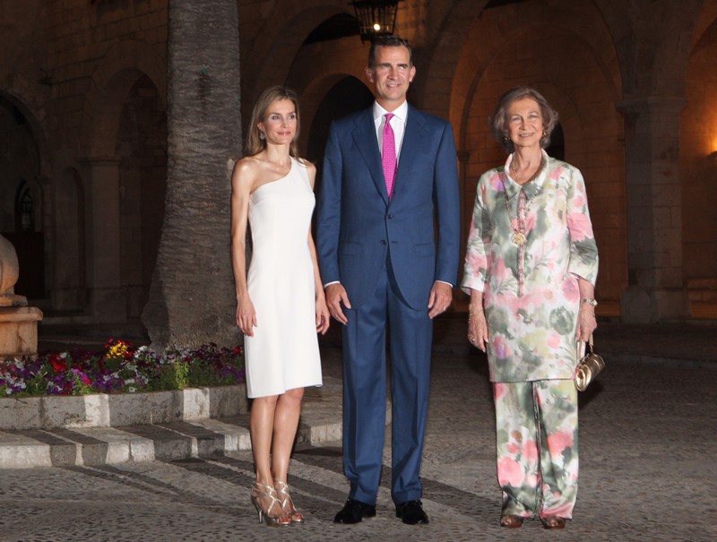 King Felipe, Queen Letizia and Queen Sofia. © Casa de S.M. el Rey / Borja Fotógrafos 