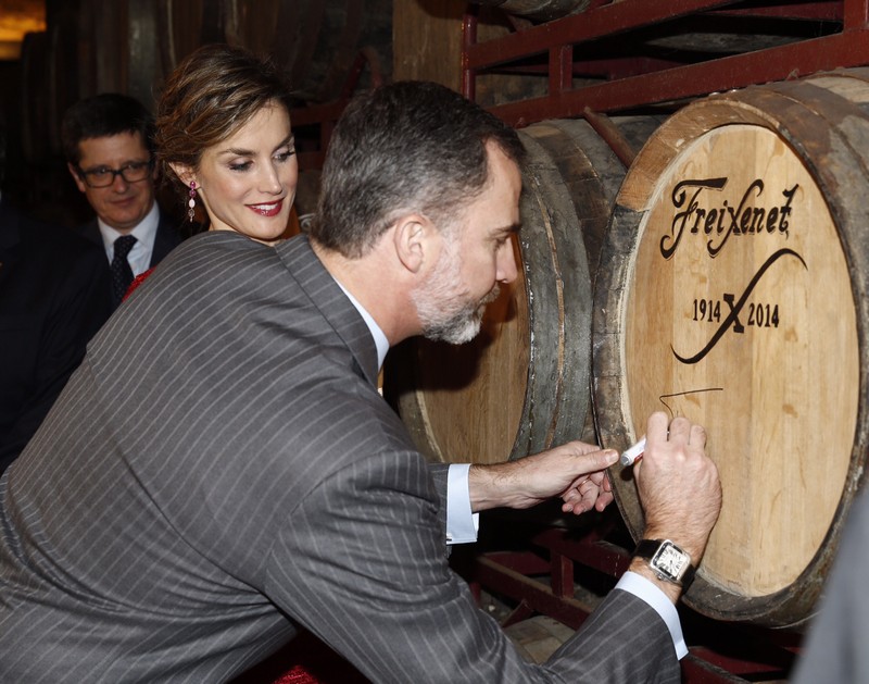 King Felipe and Queen Letizia visiting the Freixenet winery in Barcelona.  © Casa de S.M. el Rey