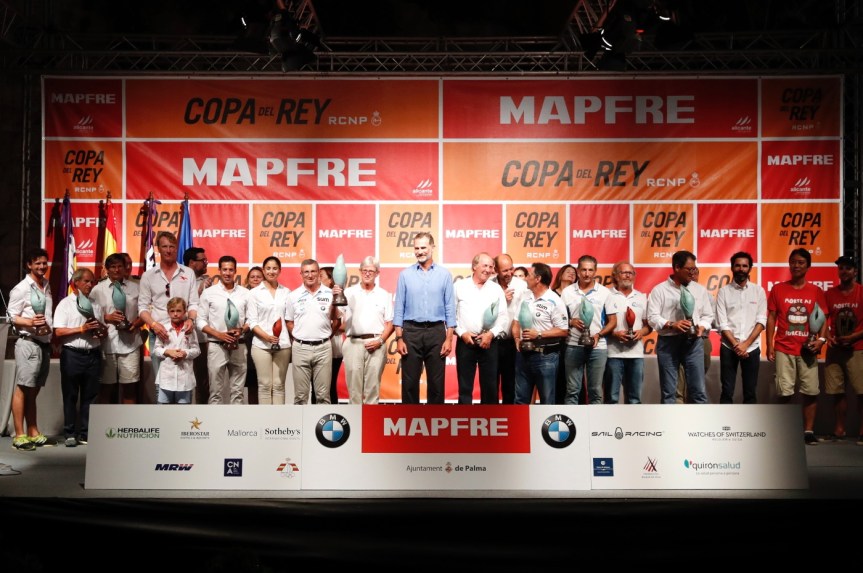 rey_entrega_trofeos_vela_20170805_06